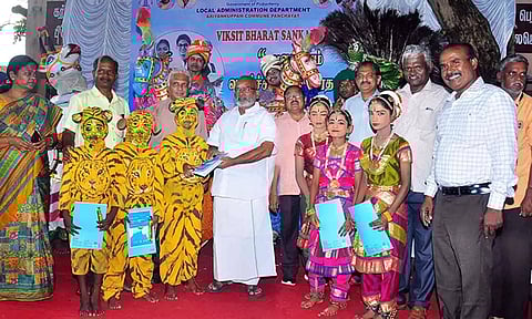 நிகழ்ச்சியில் பாஸ்கர் எம்.எல்.ஏ, ஆணையர் ரமேஷ் பங்கேற்ற காட்சி.