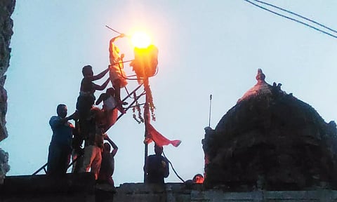 ஸ்ரீ தவளகிரீஸ்வரர் மலைக்கோவில் மகா தீபம்