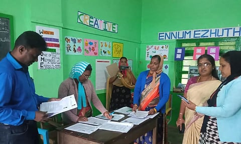 கோத்தகிரி வாக்குச்சாவடி மையங்களில் அதிகாரிகள் ஆய்வு