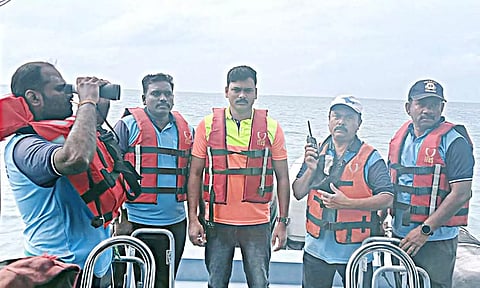 “சஜாக்” பாதுகாப்பு ஒத்திகை நிகழ்ச்சியில் பங்கேற்ற கடலோர காவல் படையினர்.