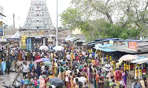 ஆதிபுரீஸ்வரர் கவசம் திறப்பு: 50 ஆயிரம் பக்தர்கள் தரிசனம்