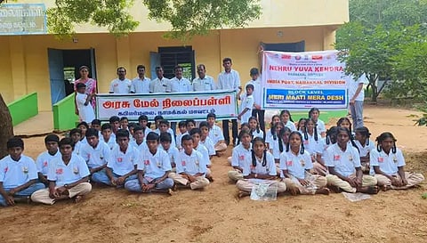 கபிலர்மலை அரசு பள்ளியில் மரக்கன்றுகள் நடும் விழா