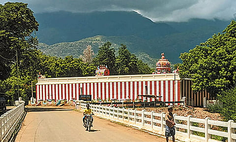கடம்பவனத்தில் `ஈசனின் திருவிளையாடல்'