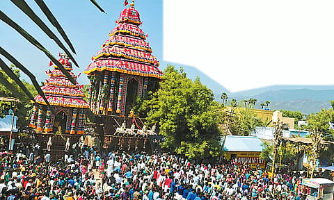 கோவில் இங்கே... தேரோட்டம் அங்கே...