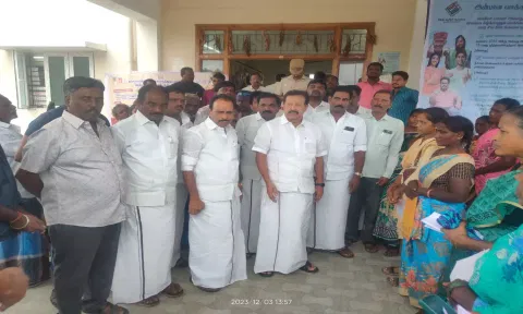 பொதுமக்களிடம் அமைச்சர் பொன்முடி குறைகளை கேட்டறிந்தார். அருகில் புகழேந்தி எம்.எல்.ஏ., உள்ளார்.