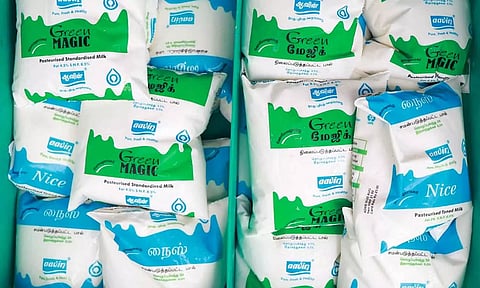 ஆவின் பால் கிடைக்காமல் மக்கள் அலைந்த பரிதாபம்- ½ லிட்டர் பாலை 100 ரூபாய்க்கு விற்றனர்