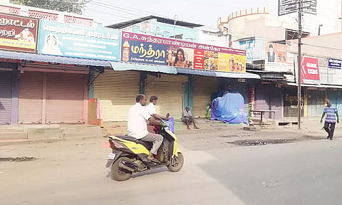 58 கிராம கால்வாயில் தண்ணீர் திறக்க வலியுறுத்தி உசிலம்பட்டியில் இன்று கடையடைப்பு