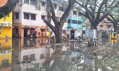 கொரட்டூரை புரட்டி போட்ட வெள்ளம்: 1,500 குடும்பத்தினர் தண்ணீரில் தத்தளிக்கும் பரிதாபம்