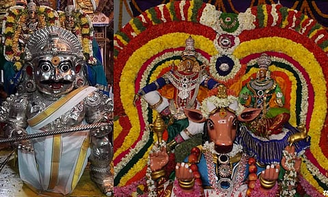 அதிகார நந்தியும் பூத வாகனமும்