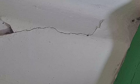 2 முறை நில அதிர்வு: வீட்டில் விரிசல்- தெருவில் திரண்ட பொதுமக்கள்