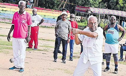 தடகள போட்டியில் அசத்திய 95 வயது முதியவர்