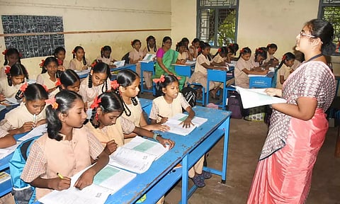 வெள்ளத்தால் 12 ஆயிரம் பள்ளி மாணவர்களின் பாடப்புத்தகம் சேதம்