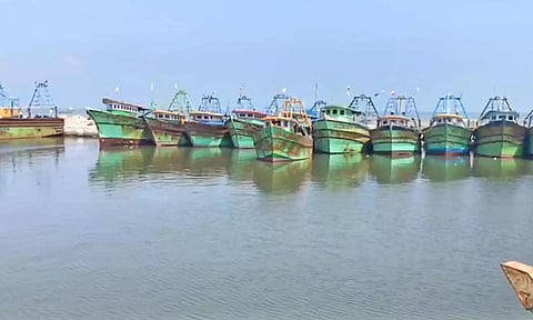 கனமழை எச்சரிக்கை எதிரொலி: தூத்துக்குடி மாவட்ட மீனவர்கள் இன்று கடலுக்கு செல்லவில்லை