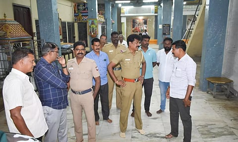 கோவிலின் லாக்கரை உடைத்து ரூ.3 லட்சம் கொள்ளை