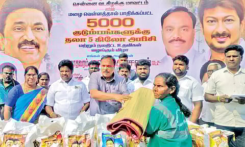 5 ஆயிரம் குடும்பத்தினருக்கு வெள்ள நிவாரண உதவி- சுதர்சனம் எம்.எல்.ஏ. வழங்கினார்