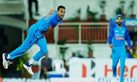 ஹர்ஷல் படேலை 11.75 கோடி ரூபாய்க்கு ஏலம் எடுத்தது பஞ்சாப் கிங்ஸ்