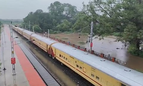 திருச்செந்தூர் எக்ஸ்பிரஸ் ரெயில்