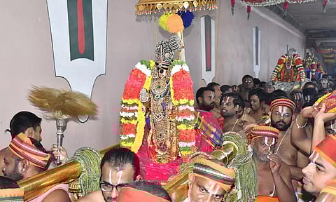 முத்து ஆண்டாள் கொண்டை அலங்காரத்தில் நம்பெருமாள்