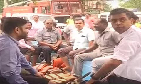 படகில் சென்று மழை வெள்ள பாதிப்புகளை ஆய்வு செய்த மத்திய குழுவினர்