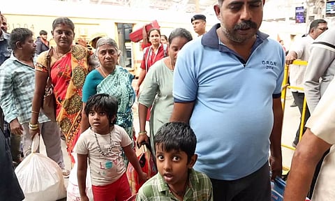 ஸ்ரீவைகுண்டத்தில் வெள்ளத்தில் சிக்கிய ரெயில் பயணிகள் 3 நாட்களுக்கு பிறகு இன்று சென்னை வந்தனர்