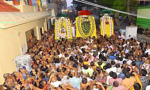 சுசீந்திரம் கோவிலில் கருட தரிசனம்