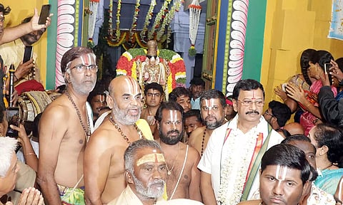 ஆண்டாள் கோவிலில் சொர்க்கவாசல் வழியாக எழுந்தருளிய ரெங்கமன்னார்