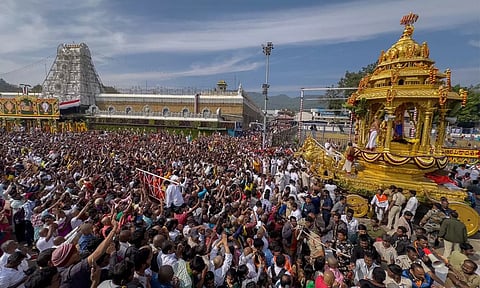 வைகுண்ட வாசல் திறப்பு: திருப்பதியில் பக்தர்கள் தரிசனம்