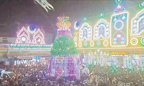 நாகூர் தர்கா கந்தூரி விழா: சந்தனக்கூடு ஊர்வலம் கோலாகலம்