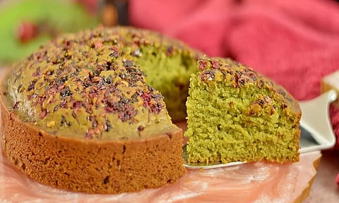 வித்தியாசமான மற்றும் சுவையான வெற்றிலை குல்கந்து கேக்