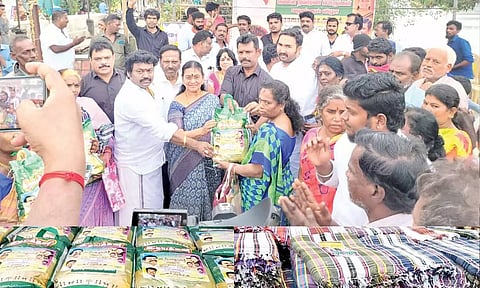 அ.தி.மு.க. சார்பில் மிச்சாங் புயலால் பாதிக்கப்பட்ட 1000 குடும்பங்களுக்கு நிவாரண உதவிகள்