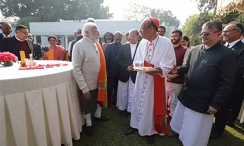 வீட்டில் கிறிஸ்துமஸ் கொண்டாடிய மோடி.. அவரே வெளியிட்ட படங்கள் வைரல்..