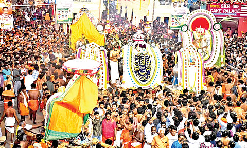 சுசீந்திரம் கோவிலில் சப்தாவர்ண நிகழ்ச்சி