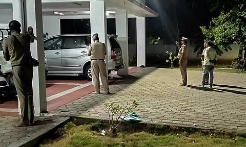 பெரியார் பல்கலைக்கழக துணை வேந்தர் வீடு உள்பட 7 இடங்களில் விடிய, விடிய போலீசார் சோதனை