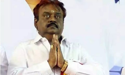 குலதெய்வ கோவிலுக்கு வரும் விஜயகாந்த்தை கண்கண்ட கடவுளாக பார்த்த கிராம மக்கள்