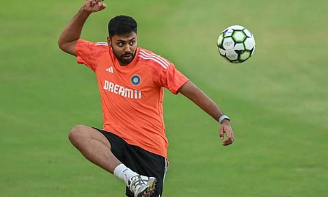 தென் ஆப்பிரிக்காவுக்கு எதிரான 2-வது டெஸ்ட்- இந்திய அணியில் இணைந்த ஆவேஷ் கான்