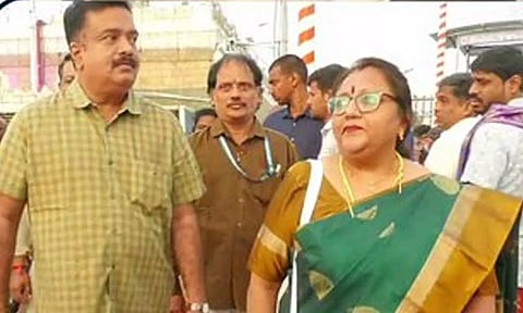 25 மணிநேர கவுண்ட் டவுன் தொடக்கம்... இஸ்ரோ குழுவினர் திருப்பதியில் வழிபாடு