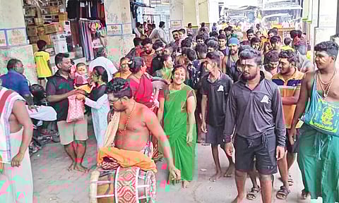 புத்தாண்டு: திருச்செந்தூரில் குவிந்த பக்தர்கள்