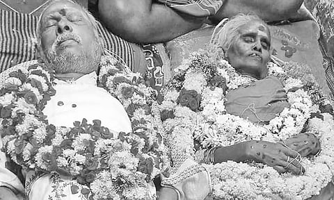சங்கரன்கோவிலில் சாவிலும் இணைபிரியாத தம்பதி: மனைவி இறந்த அதிர்ச்சியில் கணவர் மரணம்