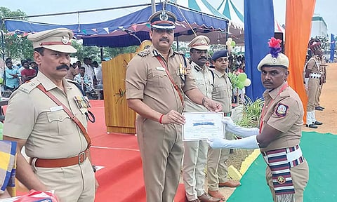 பொதுமக்களுக்கு உதவும் வகையில் போலீசார் பணியாற்ற வேண்டும்- போலீஸ் ஐ.ஜி.அறிவுரை