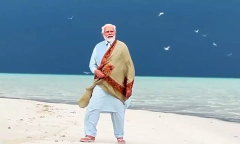 மோடி லட்சத்தீவு பயணம்- சர்ச்சை கருத்து பதிவிட்ட 3 அமைச்சர்கள் சஸ்பெண்ட்
