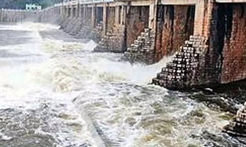 பூண்டி ஏரி தண்ணீர் திறப்பு அதிகரிப்பு