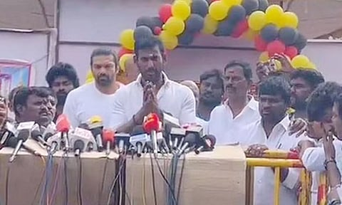 அனைவரையும் சரிசமமாக பார்க்கும் மனிதன் விஜயகாந்த்- விஷால் புகழாரம்