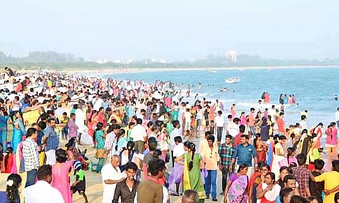 காணும் பொங்கல் பாதுகாப்புக்கு 16 ஆயிரம் போலீசார்- டிரோன்கள் மூலம் கண்காணிப்பு