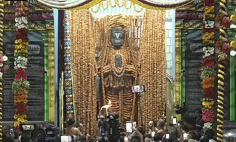 அனுமன் ஜெயந்தி: 1,00,008 வடை மாலையில் பக்தர்களுக்கு காட்சி அளித்த ஆஞ்சநேயர்..!
