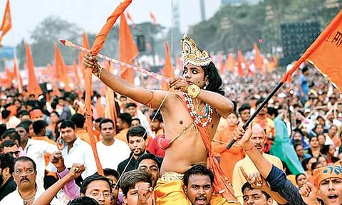 அயோத்தியில் கும்பாபிஷேக விழா- ராமருக்கு 2.5 கிலோ எடையுள்ள வில் காணிக்கை