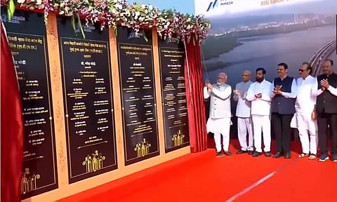 நாட்டின் மிக நீளமான கடல்வழி பாலத்தை திறந்து வைத்தார் பிரதமர் மோடி