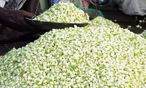 தை மாதத்தின் வளர்பிறை முகூர்த்தம்: பூ மார்க்கெட்டில் மல்லிகை கிலோ ரூ.4000