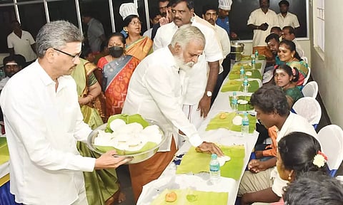 திருப்போரூர் கோவிலில் நாள் முழுவதும் அன்னதானத்தை தொடங்கி வைத்த அமைச்சர் சேகர்பாபு