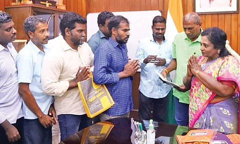 8 மணி நேரம் சித்ரவதை - தமிழிசையிடம் மீனவர்கள் புகார்