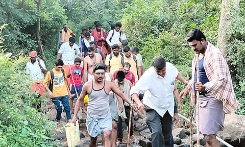 பவுர்ணமியை முன்னிட்டு சதுரகிரியில் திரளான பக்தர்கள் சாமி தரிசனம்